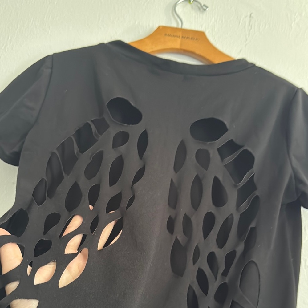 Hallow back wings Black Women's Top - Picture 2 of 3